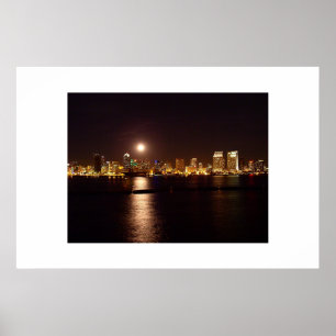 Póster luna sobre bahía