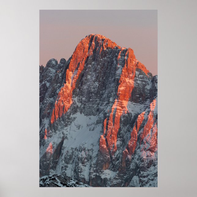 Póster Luz del sol en montañas nevadas (Frente)