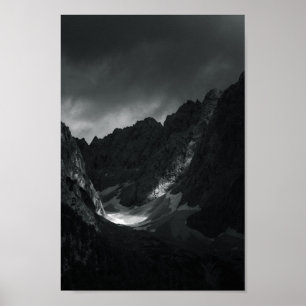 Póster Luz solar a través de nubes oscuras
