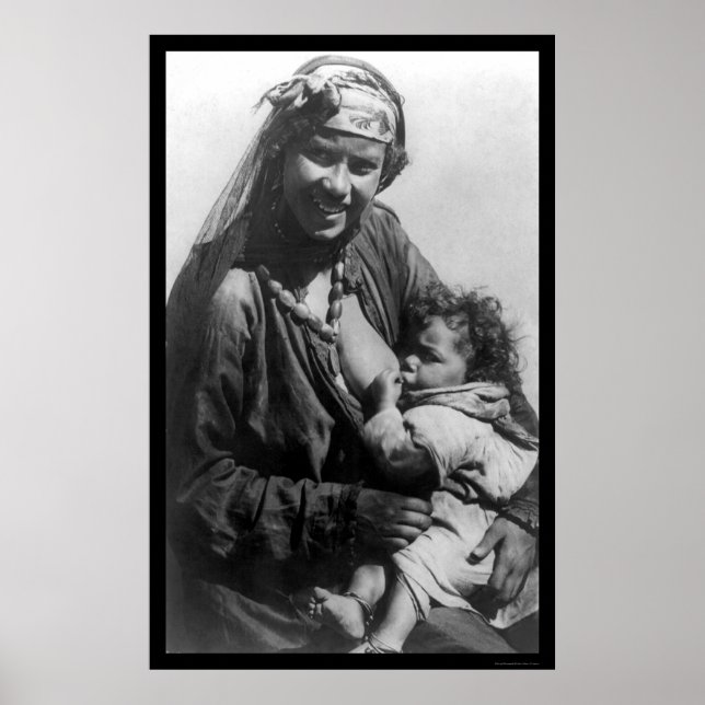 Póster Madre alimentando a su hijo en Egipto 1910 (Frente)