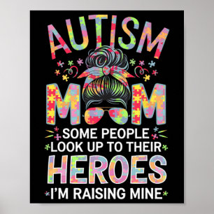 Póster Madre del autismo que levanta el rompecabezas del