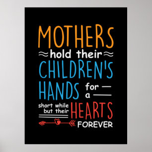 Póster Madres madres dan regalos sostienen las manos de s