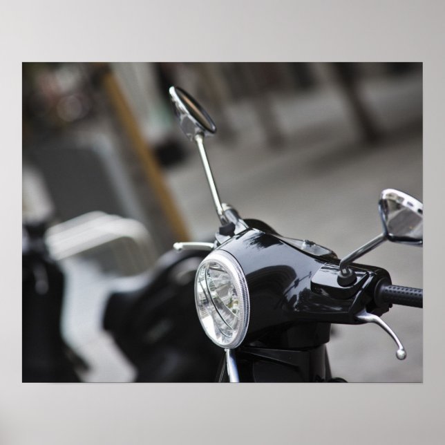 Póster Madrid, scooter negro de Vespa (Frente)