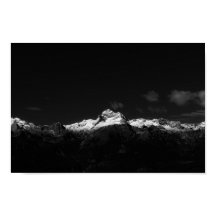 Majestuosa montaña Triglav en blanco y negro