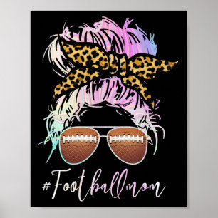 Póster Mamá De Fútbol Con Leopard Print Y Messys Bun