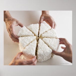 Póster Manos tirando rebanadas de la torta