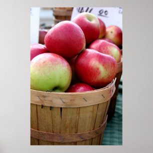Póster Manzanas frescas en canasta en el mercado de agric