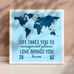 Póster Mapa del mundo azul de la tipografía de la vida mo<br><div class="desc">Tipografía motivacional sobre el amor,  la vida,  los viajes y el hogar. Personalizar con tu color de fondo favorito. Un regalo perfecto para amigos y familiares.</div>