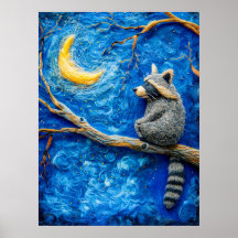 Mapache de Fieltro en una Rama Bajo Luna Llena