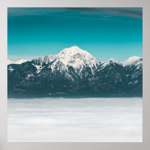 Póster Mar de niebla bajo la montaña