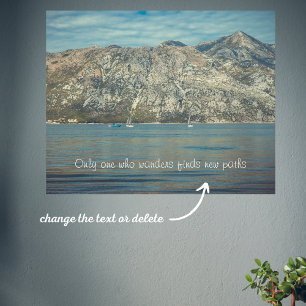 Póster Mar tranquilo y hermosas montañas
