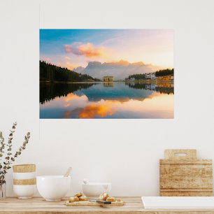 Póster Maravillosa puesta de sol colorida Lago di Misurin