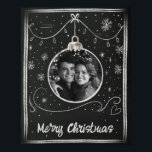 Póster Marco de fotos de Chalkboard Merry Christmas<br><div class="desc">Haga de esta temporada de vacaciones algo especial con este poster de fotos en pizarra de Navidad. Añade tu propia fotografía para un regalo único de decoración de vacaciones. Celebre una primera Navidad o un recuerdo especial con este poster festivo adorable y rústico.</div>