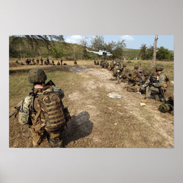 Póster Marines estadounidenses proporcionan seguridad com (Frente)