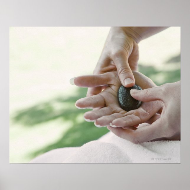 Póster Masaje a mano con piedras calientes (Frente)