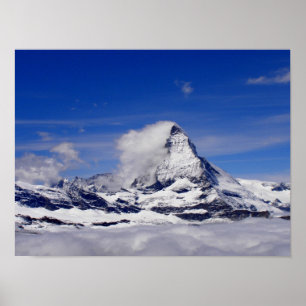 Póster Matterhorn en un mar de nubes en Suiza