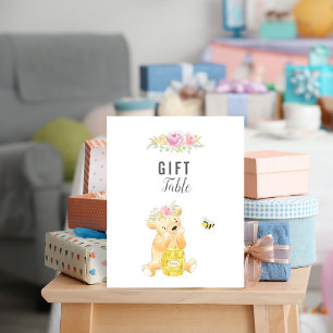 Póster Mesa de regalos adorable niña oso de peluche baby