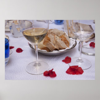 Póster Mesa Italiana: Pan, vino y Bougainvillea Petal