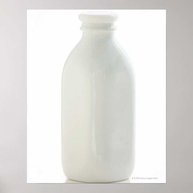 Póster Milk bottle on white background (Frente)