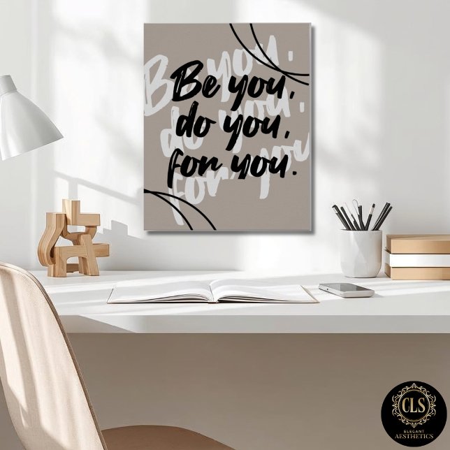 Póster Minimalist Quote Poster - Taupe (office desk with inspirational poster in taupe on the wall)