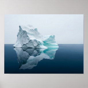 Póster minimalista de iceberg en océano tranquilo