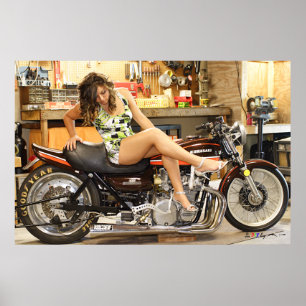 Póster Modelo Caliente KELSEY En Una Dragbita Clásica Kaw