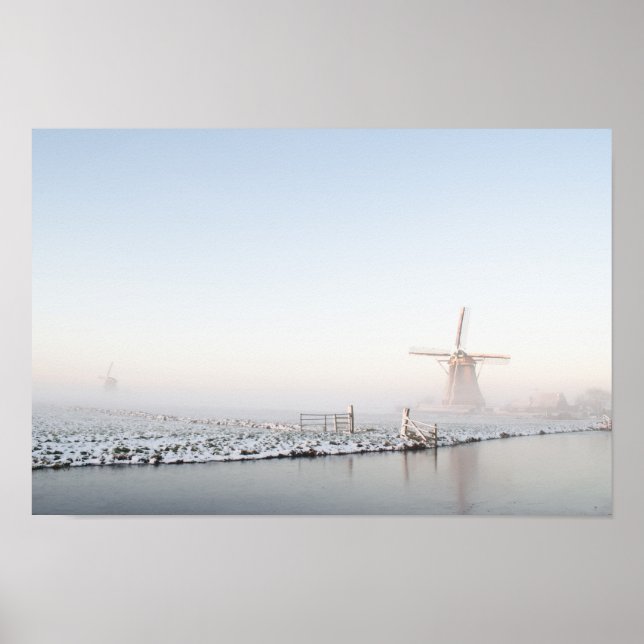 Póster Molino de viento en la nieve en poster invernal (Frente)