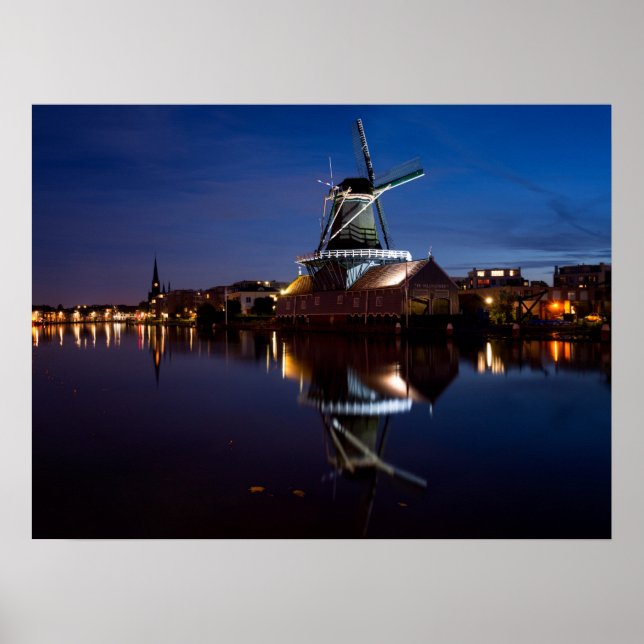Póster Molino de viento Leidschendam con reflexión noctur (Frente)