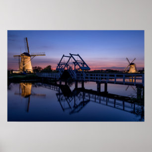 Póster Molinos de viento y un puente levadizo en cartel d