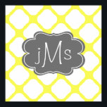 Póster Monograma Patrón de Art Deco Amarillo y Blanco per<br><div class="desc">En un fondo amarillo muy soleado se observa un estilo Art Déco moderno. Un centro de monograma gris decorativo es fácil de personalizar con tu inicial. Esto haría un maravilloso regalo boda. Por favor,  siéntase libre de contactarme si necesita ayuda para personalizar.</div>