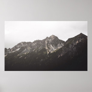 PÓSTER MONTAÑA MARRÓN BAJO CIELO GRIS
