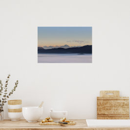 Póster Montañas eslovenas y niebla matutina en el valle