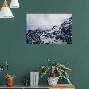 Póster Montañas majestuosas bajo las nubes