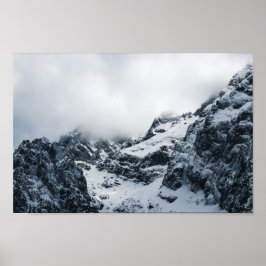 Póster Montañas majestuosas bajo las nubes