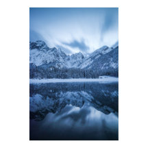 Montañas majestuosas reflejo Lago Fusine, Italia