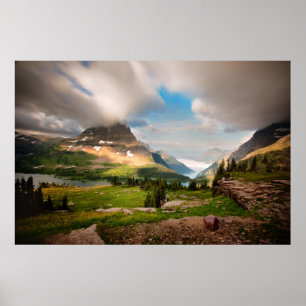 Póster Montañas nubosas   Lago alpino