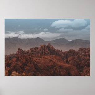 PÓSTER MONTAÑAS ROCAS BAJO CIELOS GRIS