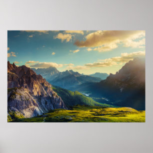 Póster Montañas y valle en la puesta del sol