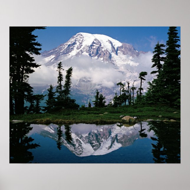 Póster Monte Rainier reflejado en un tarn de montaña (Frente)