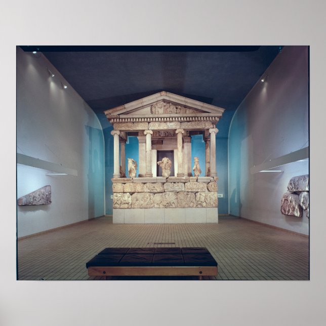 Póster Monumento Nereid, Xanthos, c.390-380 a.C. (Frente)