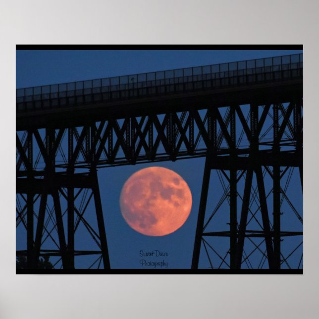 Póster Moon Rising bajo el puente Walkway (Frente)