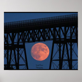 Póster Moon Rising bajo el puente Walkway