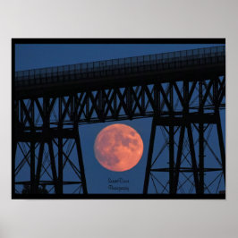 Póster Moon Rising bajo el puente Walkway