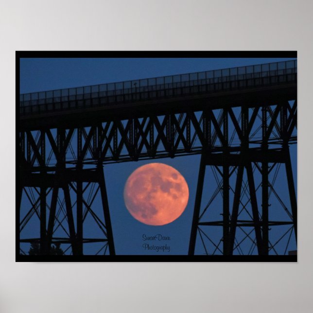 Póster Moon Rising bajo el puente Walkway (Frente)