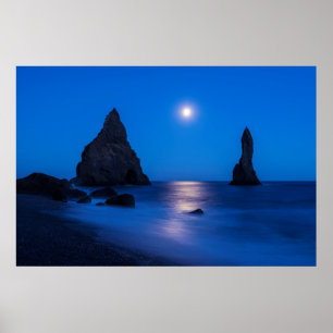 Póster Moonrise reflection on ocean and sea stacks