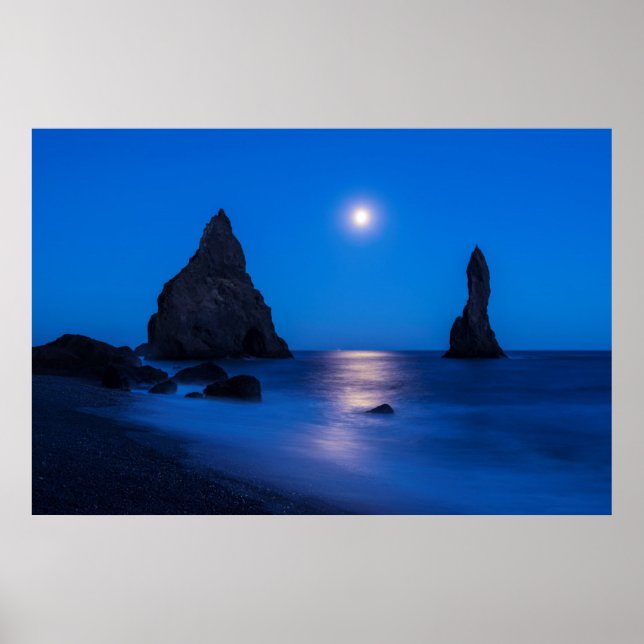 Póster Moonrise reflection on ocean and sea stacks (Frente)