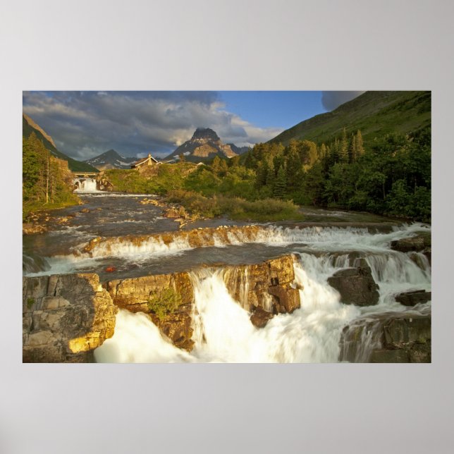 Póster Morning light greets Swiftcurrent Falls in the (Frente)