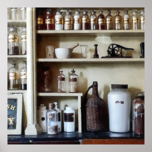 Póster Mortero y maja y botellas en estantes