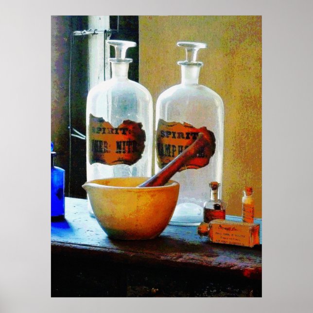 Póster Mortero y Pestle con botellas (Frente)