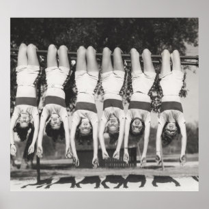 Póster Mostrar chicas en bares de monos, diseño juguetón.